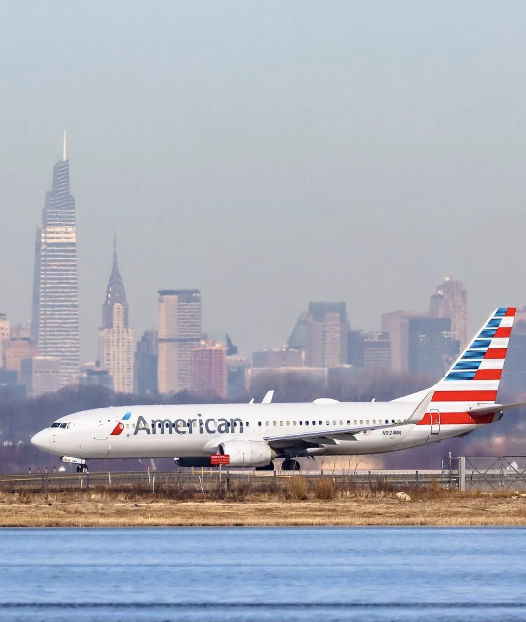 VegNews.americanairlinesplane.americanairlines